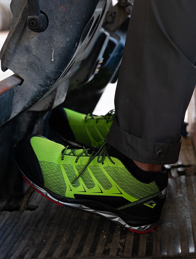 Scarpa antinfortunistica S1P leggera e confortevole