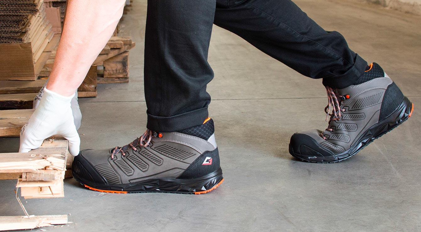 Scarpa antinfortunistica leggera S3 a taglio mid, resistente e confortevole