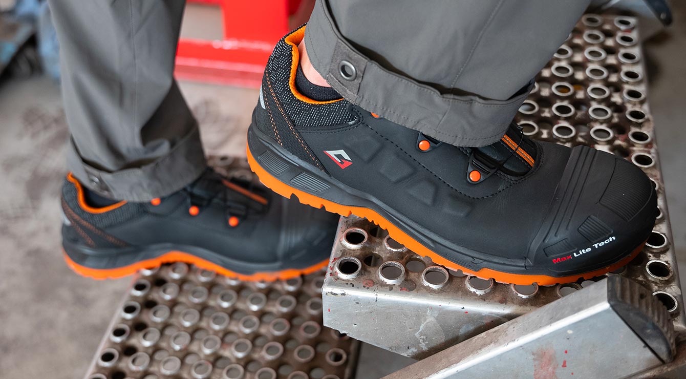Scarpe basse sneaker antinfortunistiche S3 a taglio basso, dotate di sistema di chiusura brevettato BOA® Fit System