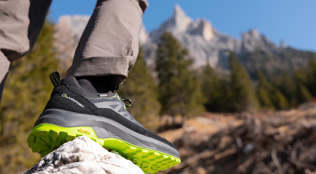 Giau LOW scarpa da trekking bassa e leggera con suola Vibram nera verde