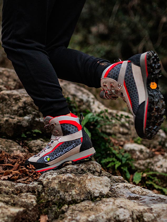 scarponi da trekking da donna, impermeabili e con suola Vibram