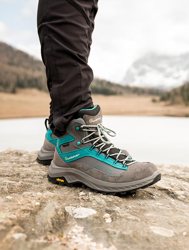 scarpa da trekking bassa e leggera con suola Vibram