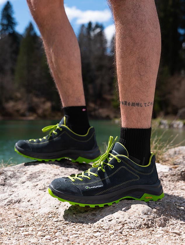 Rozes LOW the new low suede trekking shoe with Vibram sole Rozes LOW the new low suede trekking shoe with Vibram sole